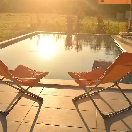 3 Bedroom With Private Pool *